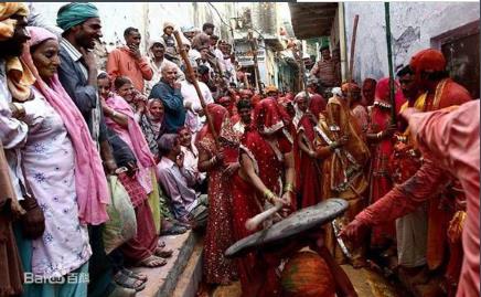 印度奇葩打男人节：印度打男人节源于神话传说