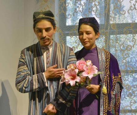 乌孜别克族婚礼习俗：要献礼物以“赎回”新娘
