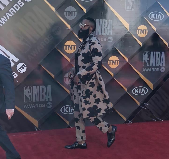 NBA颁奖典礼举行 众球星西装造型闪耀红毯（图）