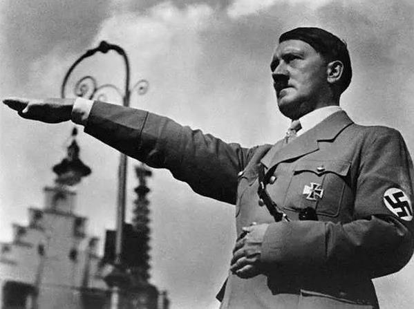 希特勒和外星人握手照片：希特勒真的跟外星人接触过吗？