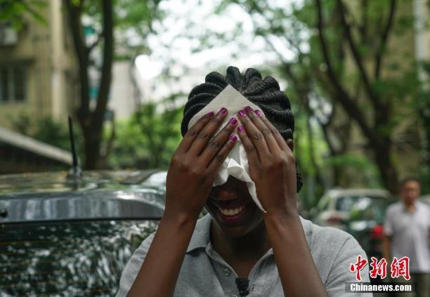 90后非洲女孩在杭州送快递:我要把中国方案带回去（图）