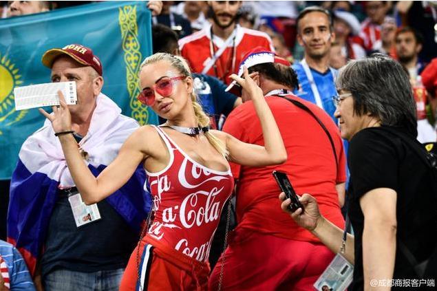 男球迷慌了!FIFA要求赛事转播减少美女球迷出镜（图）