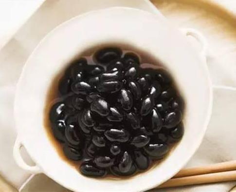 醋泡黑豆的功效与作用：醋泡黑豆的正确做法，醋泡黑豆治白发