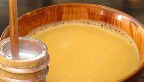 藏族饮食文化：藏族酥油茶怎么喝，食用方法（图）