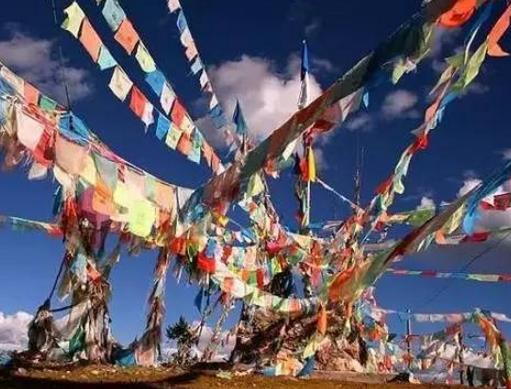藏族为什么都要挂经幡：藏族的经幡有什么作用（图）