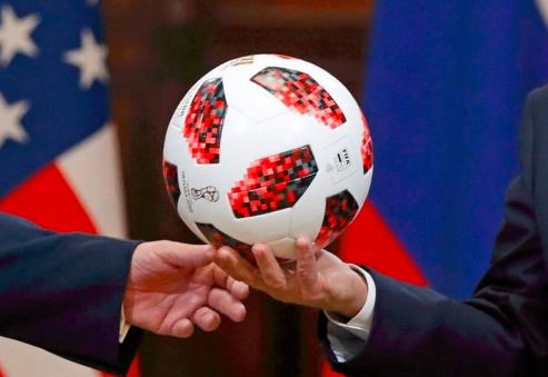 普京送的球有芯片：这颗足球也许有窃听装置