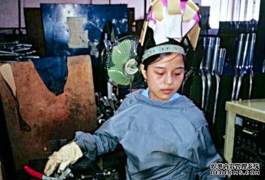 汹涌的南下打工潮 1992年的深圳外来妹（图）