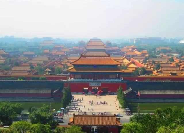 北京故宫的房间据说是9999间半,那半间是怎么来的?图