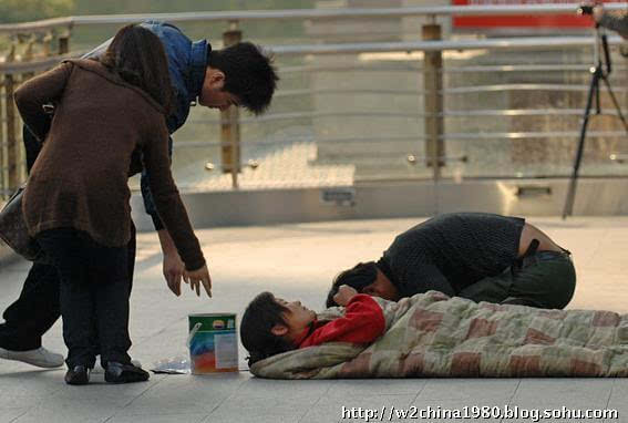 实拍揭露街头乞丐的10大骗术（图）