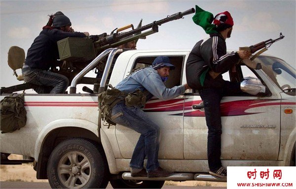 利比亚工程师被绑（图）