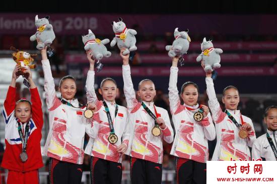 中国体操女团冠军（图）