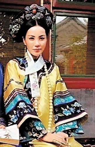 王菲清朝贵妃照曝光：天后王菲穿戴清朝服装的照片