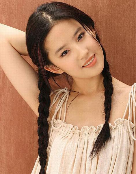 刘亦菲15岁旧照：可爱长发飘飘,画面青涩（图）
